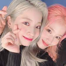 Saida (sa /na and da /hyun) is a friendship pairing between sana and dahyun. Saida Dahyun Twice Foto 43035455 Fanpop Page 4