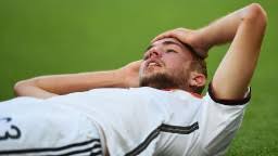 He had to leave the game with an apparent concussion. Fifa Taking Heat For Concussion Protocol Cnn Video