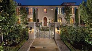 Shannon Beador Of Real Housewives Prices Oc Home At 13 Million Shannon Beador Shannon Beador House Farmhouse Exterior