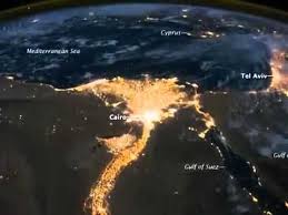وكالة ناسا تلتقط صور غريبة لمصر من الفضاء الخارجى وتفجر مفاجأة Earth At Night Nile River Egypt
