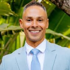 Ed Veloz's Instagram, Twitter & Facebook