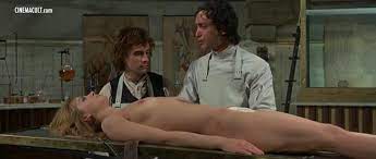 Inizia la carriera nel mondo dello spettacolo molto presto per mantenere il figlio christian, nato il 5 aprile 1969, quando lei aveva solo 16 anni. Dalila Di Lazzaro Spogliando Valeria Dalila Di Lazzaro Celebrity Valeria Mobileporn