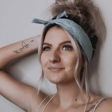 Leah Sumner's Instagram, Twitter & Facebook