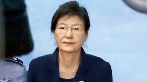 이로써 박 전 대통령 총 형량은 새누리당 공천 개입 혐의로 이미 확정된 징역 2년을 더해 총 22년으로 최종 확정됐다. ë°•ê·¼í˜œ ëŒ€í†µë ¹ ë¯¸ì•ˆí•©ë‹ˆë‹¤ ì„œìš¸ëŒ€ì— ì˜¬ë¼ì˜¨ ì‚¬ê³¼ë¬¸ ì „ë¬¸ í•œê²½ë‹·ì»´