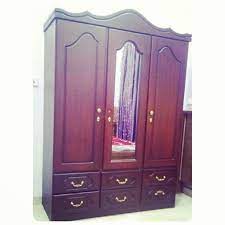 for sale wood cabinet 3 door good condation price 65 bd للبيع كبت خشب 3 ابواب بحالة جدا ممتازة السعر 65 bd tel 33770050 home decor furniture decor