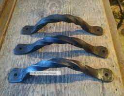 Pin By Charlie Wolf On Design Blacksmithing Blacksmith Projects Hand Forged Iron