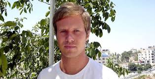 Eskil pedersen (6 mart 1984'te skien doğumlu) norveçli bir politikacı ve i̇şçi gençlik ligi'nin eski lideri (auf) 2010'dan 2014'e, norveç'in önde gelen i̇şçi partisi. Nyheter Auf Leder Eskil Pedersen Er I Sikkherhet