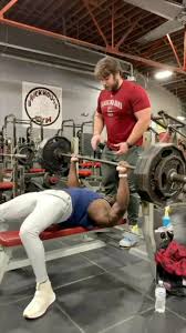 Thumbless bench press ! 💀 @inshapenutrition