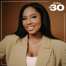 Elora Mason's Instagram, Twitter & Facebook