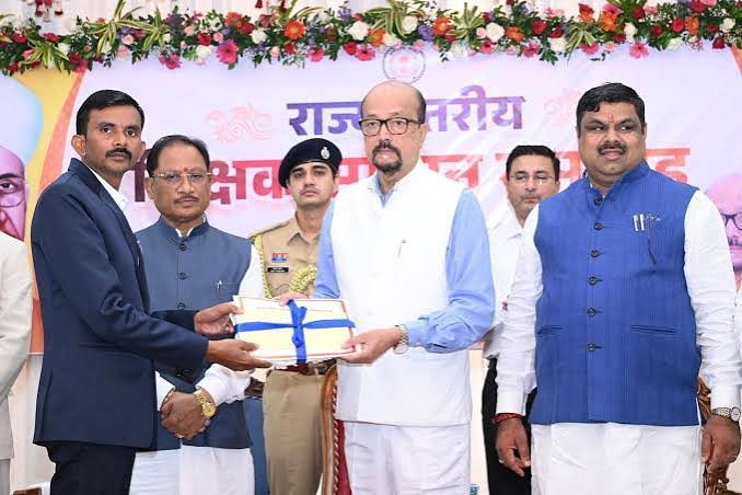 लोकभवन में शिक्षकों का सम्मान, 63 को राज्यपाल पुरस्कार, 4 शिक्षकों को मिला  स्मृति सम्मान – अमृत संदेश
