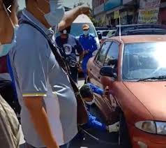 Guys kali ni aku buat video ragam2 orang bawak kereta pulak.pelik2 ja orang bawak kereta.video aku buat ni adalah dari segi pemandangan aku sendiri.have fun. Gempar Ular Melingkar Dalam Rim Kereta Apa King Cobra Buat Tengah Bandar Kalau Kemalangan Boleh Bantu Main Dengan Ular Saya Seram Viral Mstar
