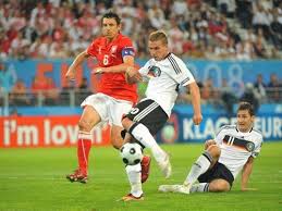 W czasach wspólnej gry w bayernie monachium miroslav klose i lukas podolski podczas meczów porozumiewali się po polsku, by zmylić swoich rywali. Podolski Demands Bayern Transfer