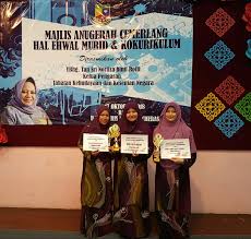 21 senarai penerima anugerah cemerlang senarai penerima anugerah kafa tahun 2016 peningkatan linus 2016 kedudukan terbaik mengikut kelas tahun 1 tahun 1 literasi bm muhammad daniel faeez binti sazali numerasi nur batrisyah. Guru Kaunseling Nurhaiza Che Mat Anugerah Hem Dan Kokurikulum 2018 Kecemerlangan Ubk
