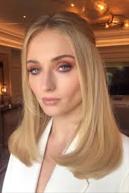 7 Romantic Makeup Looks For Valentine S Day That Are Celebrity Approved Celebrity Makeup Top Hair Stylist Celebrity Makeup Looks