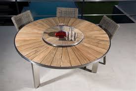 Cette table de la marque haut de gamme gommaire. Table Ronde En Teck Et En Inox