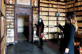 It has a rare library containing 20.000 volumes, which is visited every year by a large and varied public. Casa Leopardi Apre Alle Visite Virtuali Per Gli Studenti