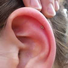 nicole on instagram 14k rose gold 4 bead cluster by neometaljewelry all snuggled up in this fresh helix piercing helix piercing piercing ear piercings