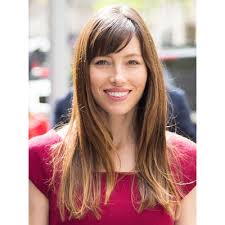 It can be hard to figure out the best hairstyles for oval faces. The 10 Most Flattering Haircuts For Oval Faces Allure