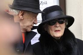 Born 9 december 1934, papowo biskupie, poland. Maz Ireny Santor Zmarl Dwa Tygodnie Temu Mimo To Postanowila Wrocic Na Scene Z Waznego Powodu