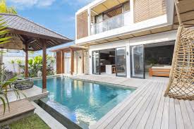 Gunung batu merupakan sebuah gunung yang terdapat di desa sukaharja, sukamakmur, bogor, jawa barat, indonesia. Aura Villas Bali Tropical Balinese Architecture With A Modern Teak Wood Decor And Traditional Feel Beach House Exterior Balinese Villa Rest House