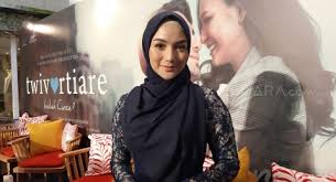 Sejak memutuskan untuk berhijab pada awal 2019, gaya hijab yang simpel menjadi ciri khas perempuan yang baru saja. Blak Blakan Citra Kirana Di Balik Keputusan Berhijab