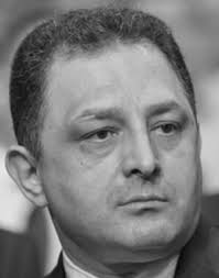 Potrivit declarațiilor de avere ale celor doi, familia a cumpărat mai multe imobile cu credite de la bancă, ratele fiind plătite, probabil, cu ajutorul chiriilor încasate de pe urma acelorași imobile. AnticorupÅ£ie 15 07 2015 Bursa Ro