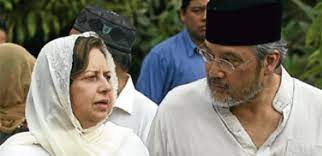 Polis masih meneruskan siasatan terhadap datuk dr tawfiq ayman berkaitan penerimaan dana 1malaysia development berhad (1mdb) dalam akaun bank miliknya di singapura. Zeti Aziz S Husband Under Probe For His Alleged Involvement In 1mdb Scandal