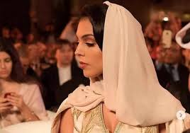 She is known to have learn dancing as well as english in london england. Keren Foto Georgina Rodriguez Pakai Kerudung Dijadikan Mural Okezone Bola
