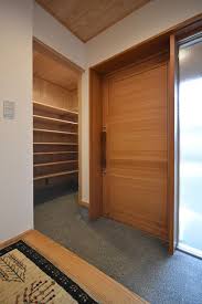 シンボルツリーで背比べする家 滋賀で注文住宅を建てる内保製材の写真集 和モダン 玄関ホール リノベーション 土間 土間収納