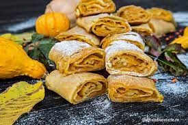 Mirosul de dovleac il asociez cu anotimpul rece in general si datorita faptului ca atunci bunica noastra (chiar si mama) il pregateau foarte des: Placinte Taranesti Cu Dovleac Diva In Bucatarie