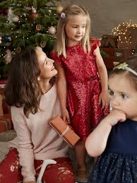 Le tissu est un jersey doré avec des paillettes et des petits fils d'or , tissus très chic. Robe De Noel Fille Toute En Sequins Rouge Brique Vertbaudet