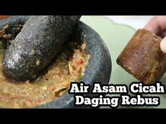 Sedang kuah gulai mendidih, masukkan telur rebus siap dikupas/dikopek dan kacang panjang siap dipotong. Recipe