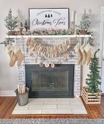 We rounded up a list of fireplace decor ideas, including christmas mantel decorations for the holidays. 50 Christmas Mantel Decor Ideas To Upgrade Your Fireplace 2020