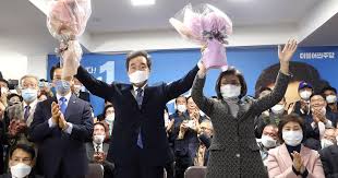 Covid 19 South Korean President Moon Jae In S Ruling Party Sweeps Elections Amid Pandemic