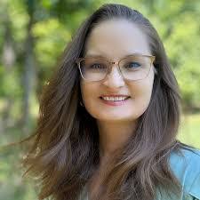 Kelly Eanes's Instagram, Twitter & Facebook