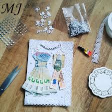 Überlegen sie sich zu beginn eine. Geldscheine Falten Diy Hochzeitskarte Mit Brautpaar Aus Geld