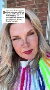 Kari Schindler's Instagram, Twitter & Facebook