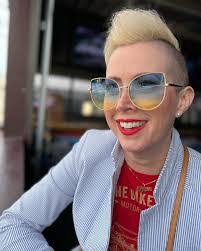 Lisa Teter's Instagram, Twitter & Facebook