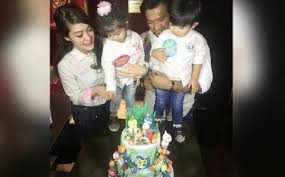 Menghayati setiap patah kata yang keluar dari mulut eina mengenai isu afiq dan ibunya, memang sah eina ni tak pandai jaga mulut langsung. Hadiah Untuk Anak Pelakon Eina Azman Beli Jam Rolex Rm40 000 Untuk Anak Theasianparent Malaysia