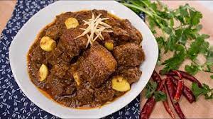 The origins perhaps are closer to the northern thai border in myanmar, where a pork curry called wet tha hin (ဝက်သားဟင်း) includes a sour component. Popular Videos Kaeng Hang Le Youtube