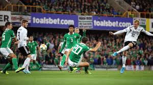Since 2002 the volkswagen arena has brought these terms together as one. 2 0 Dfb Team Besteht Bei Starken Nordiren Dfb Deutscher Fussball Bund E V