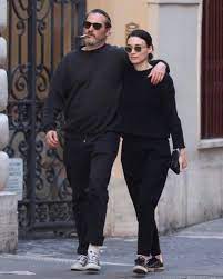 Earlier this year, rooney was seen out with house of cards sister kate mara, with a pregnancy bump clearly on show. On Instagram Joaquin Phoenix Rooney Mara Rooney Mara Joaquin Phoenix Welcome Baby Boys