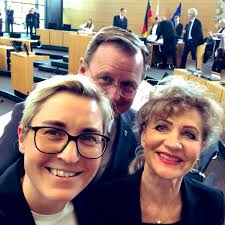 Außerdem finden sie hier infos zu abstimmungsverhalten und nebentätigkeiten. Susanne Hennig Wellsow Ø¹Ù„Ù‰ ØªÙˆÙŠØªØ± Birgit Keller Ist Zur Prasidentin Des Thuerlandtag Gewahlt Sie Ist Damit Die Erste Linke Die Das Hochste Amt Eines Bundeslandes Inne Hat Herzlichen Gluckwunsch Wir Sind An Deiner