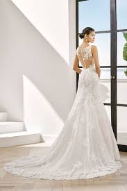 Hochzeitskleid fit and flare in ivory. Fit And Flare Brautkleider Figurbetont Luxurioses Aufwendig Oder Schlicht