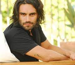 He is an actor, known for valientes (2009), lobo (2012) and omisión (2013). X R I S T O 2193 Gonzalo Heredia