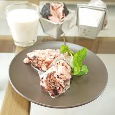 Sajikan kue lapis tepung beras untuk camilan. Bolu Kukus Crustabakes