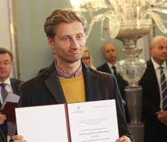 Co będzie z kulturą po koronawirusie? Internauci Sa W Szoku Posel Ko Zaoferowal Dziennikarzowi Cysterne Masci Na Bol D Super Express Wiadomosci Polityka Sport