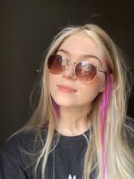 Aesthetic Hair Streak In 2020 Hair Streaks Blonde Hair Streaks Pink Hair Streaks