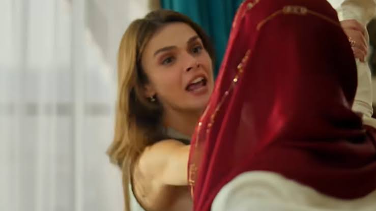 Uzak Şehir 65. bölüm 2. tanıtım izle! ''Bu sahneler artsın'' - Magazin Haberleri