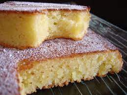 Dorer au jaune d'œuf à l'aide d'un pinceau, puis rayer les bords avec les dents d'une. Le Fameux Namandier Gateau Aux Amandes Les Delices D Helene